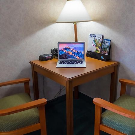 Guest House Inn Junction City Esterno foto